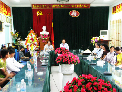 Lãnh đạo nhà trường gặp mặt, tư vấn hướng nghiệp cho các bậc phụ huynh và học sinh trường THCS xã Minh Tiến, huyện Đại từ, tỉnh Thái Nguyên.